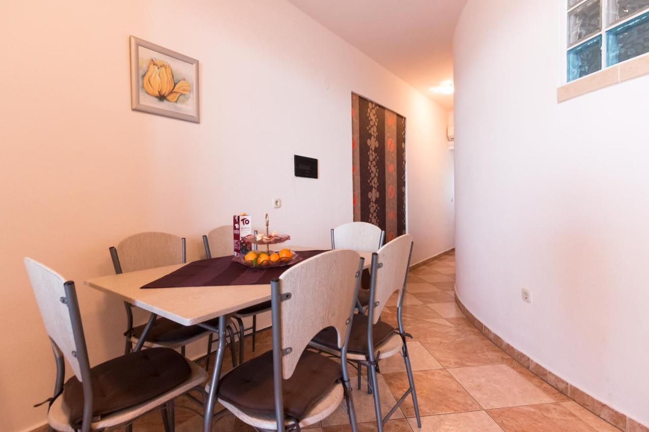 Apartment Nensi *